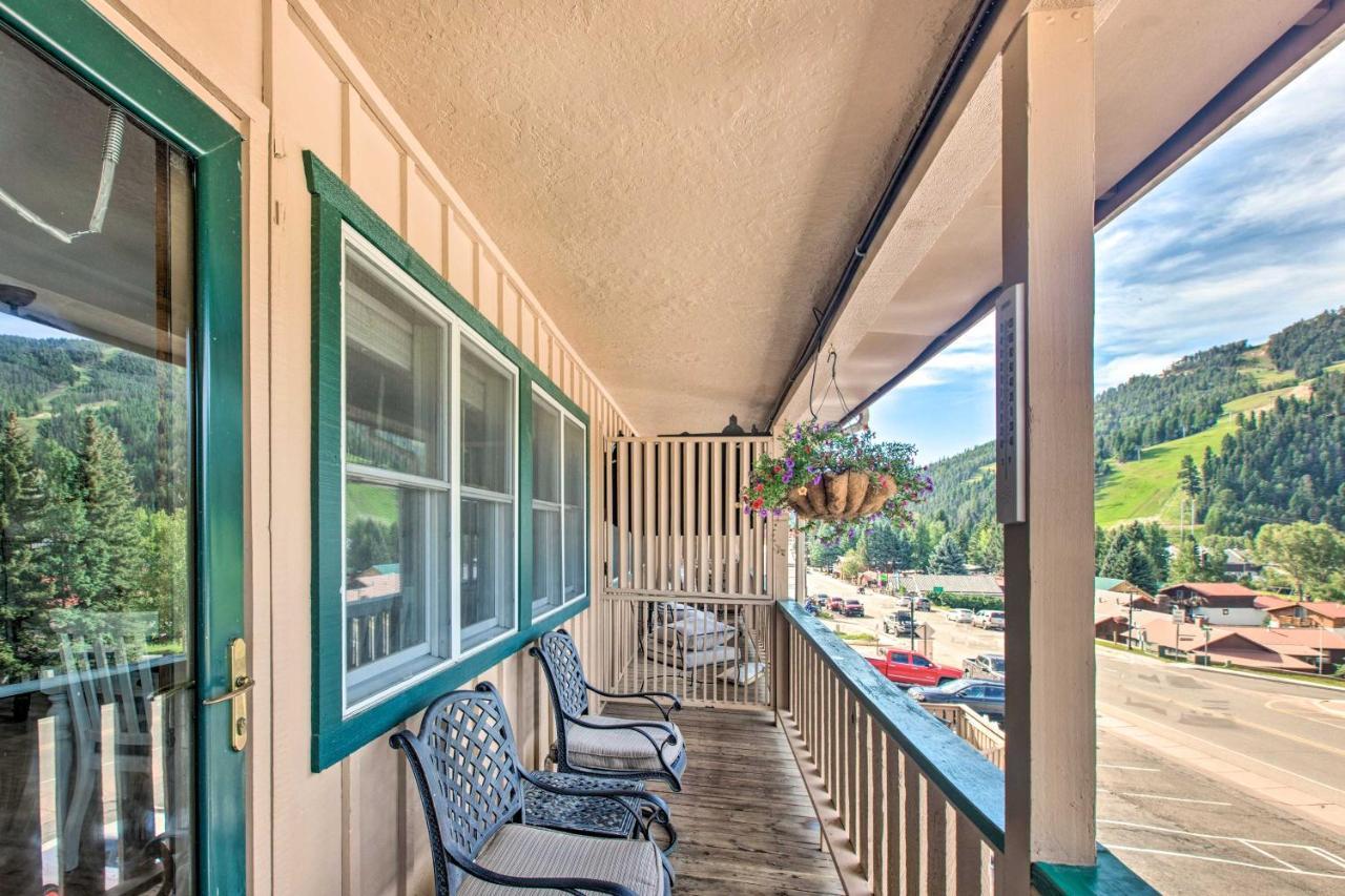 Main St Red River Ski Condo With Mountain View! 外观 照片